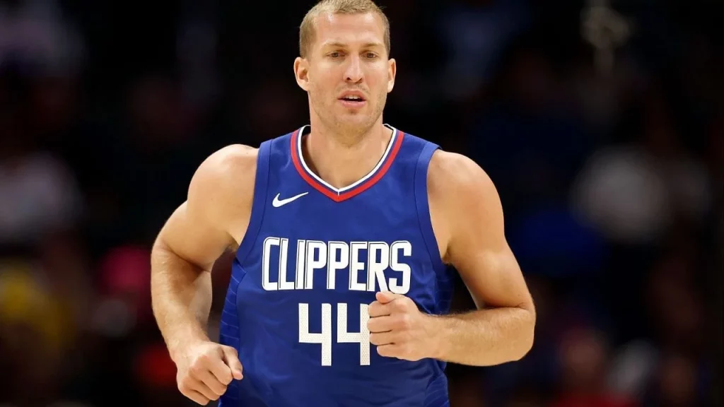 Clippers' Season Challenge: Navigating Mason Plumlee's Injury and Eyeing Theis as a Key Addition