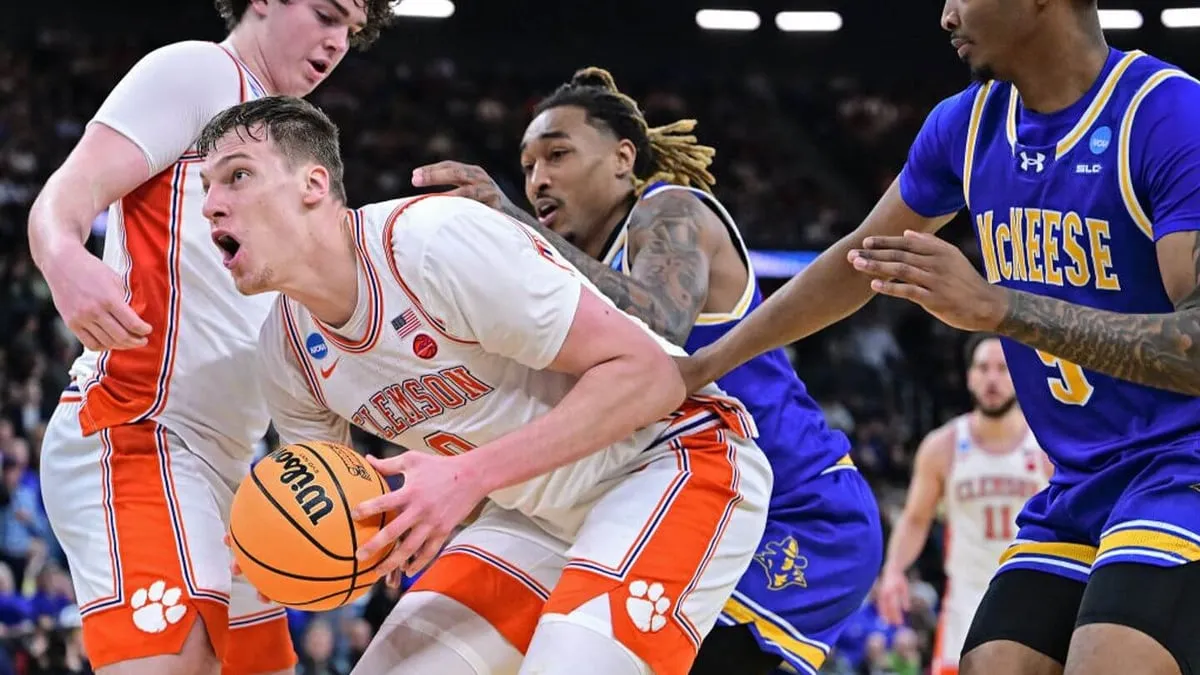 March Madness 2025 Shock: Clemson Tigers Nearly Make Unwanted History with First-Half Scoring Slump