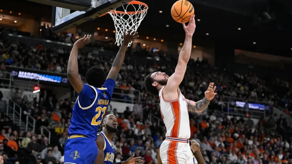 March Madness 2025 Shock: Clemson Tigers Nearly Make Unwanted History with First-Half Scoring Slump